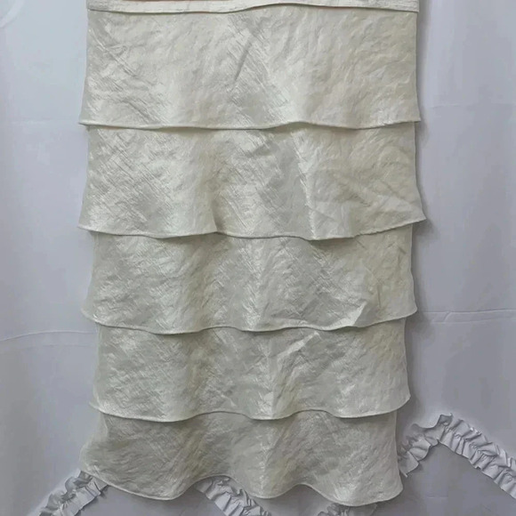 Women’s R&M Richard’s Low Cut Ruffled Semi Formal Dress Cream Size 10 EUC - Picture 3 of 8